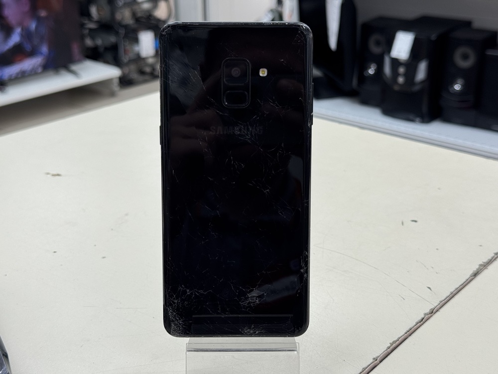 Смартфон Samsung Galaxy A8 Plus 2018 4/32