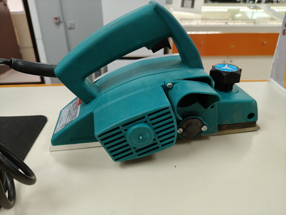 Электрорубанок Makita N1900B