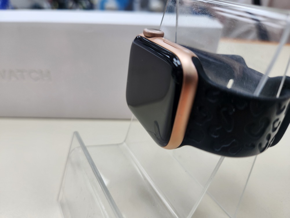 Смарт-часы Apple Watch Series 6 40mm