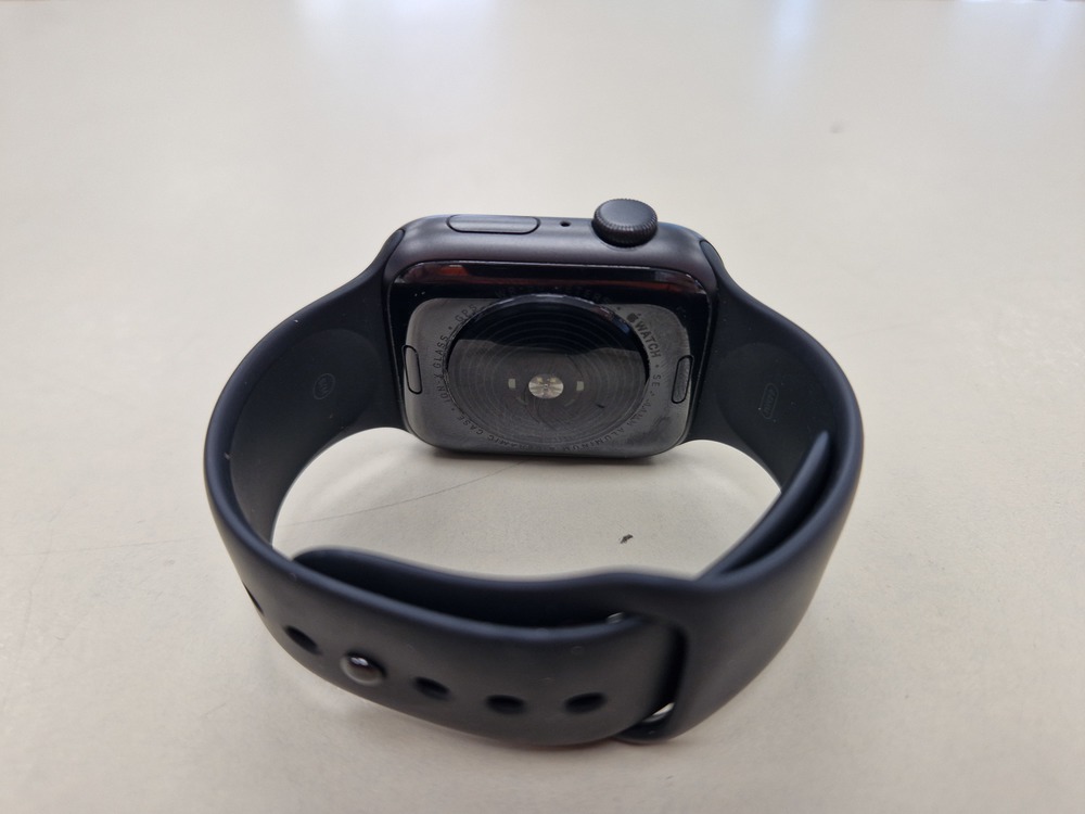 Смарт-часы Apple Watch SE 44mm