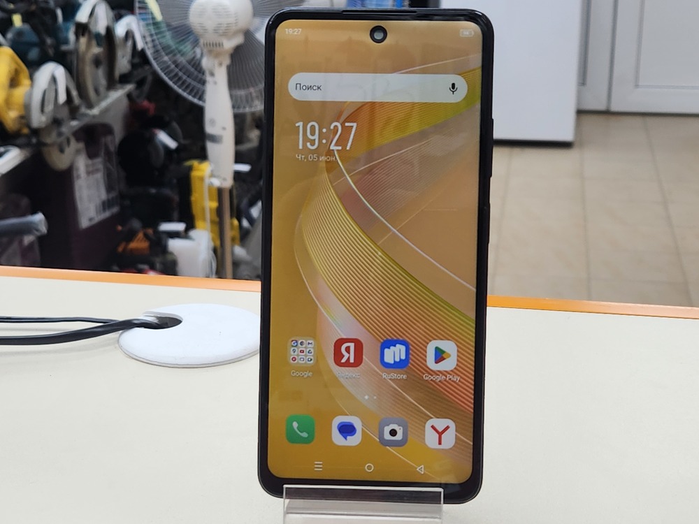 Смартфон Infinix Smart 8 4/128