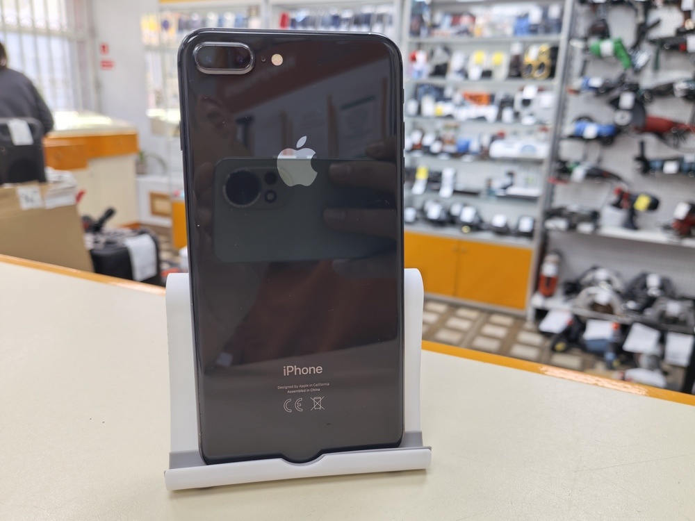 Смартфон Apple iPhone 8 Plus 64Gb