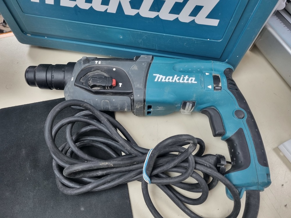 Перфоратор Makita HR 2470