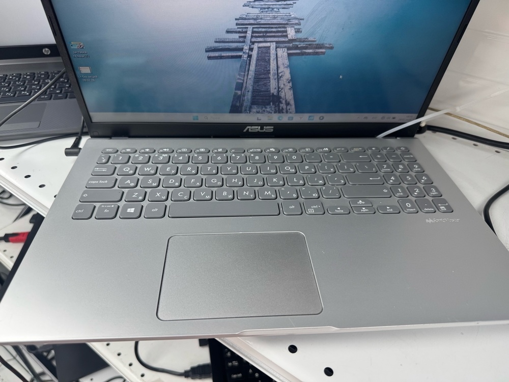 Ноутбук ASUS; Core i5-7200U, Intel UHD Graphics 620, 8 Гб, 250 Гб, Нет