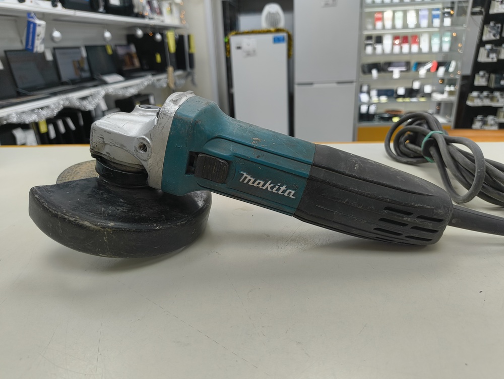 Угловая шлифмашина Makita GA5030R