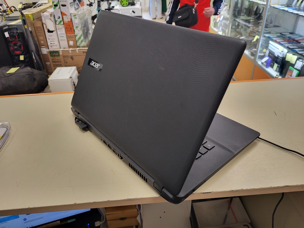 Ноутбук Acer ES1-520-38XM; E1-2500, Radeon HD 8240, 4 Гб, Нет, 500 Гб