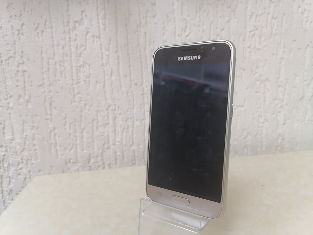 Смартфон Samsung Galaxy J1 2016 1/8