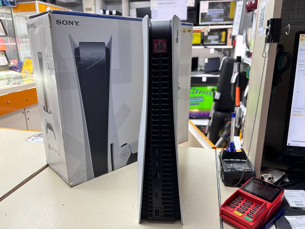 Игровая приставка PlayStation 5 825Gb (С дисководом)