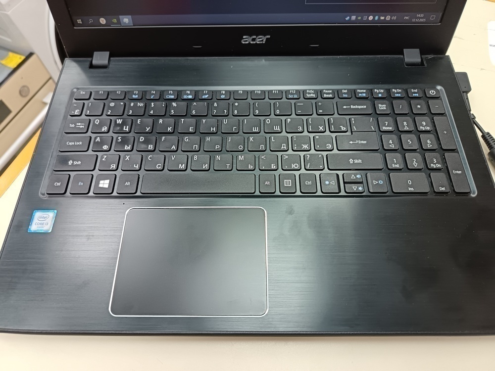 Ноутбук Acer; Core i3-6100U, GeForce 940MX, 4 Гб, 750 Гб, Нет
