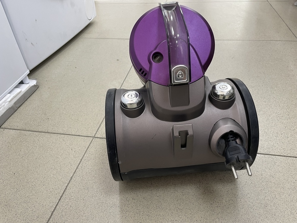 ПЫЛЕСОСЫ Polaris PVCR 0726W;