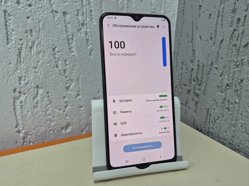 Смартфон Samsung Galaxy A20 3/32