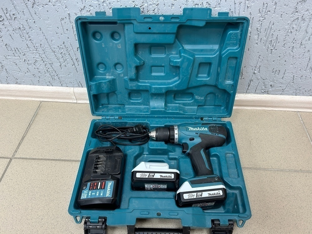 Шуруповерт Makita DF457DWE