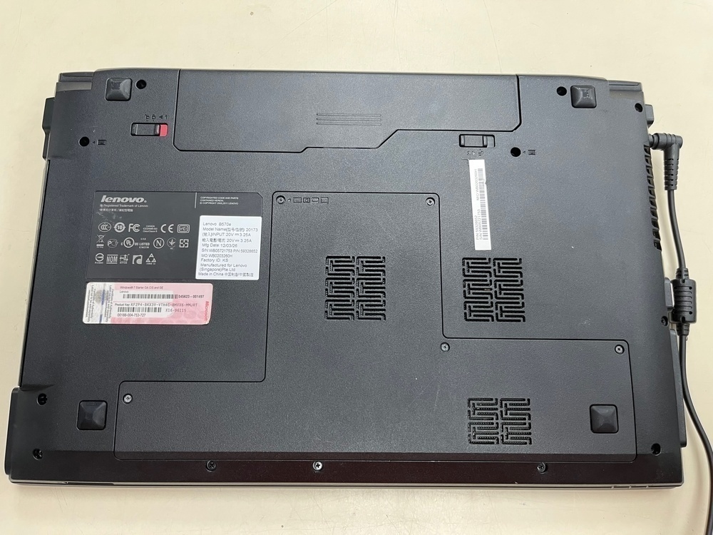 Ноутбук Lenovo B570e; Celeron B800, HD Graphics, 8 Гб, 320 Гб, Нет