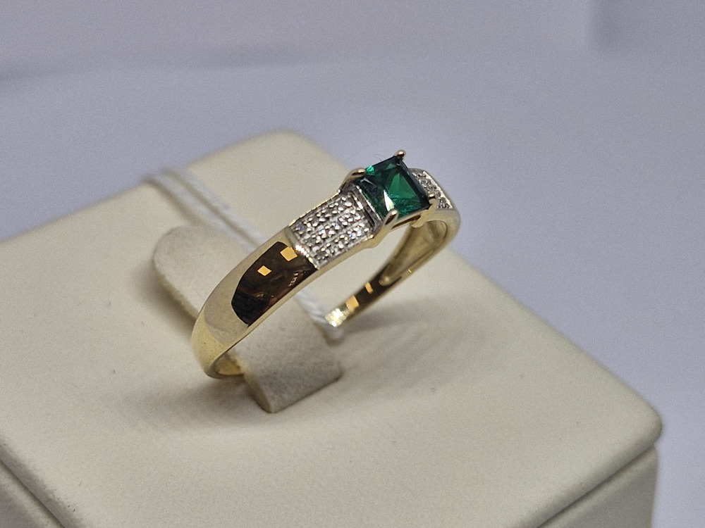 КОЛКМИ585 КОЛЬЦО С КАМНЯМИ (Au 585)