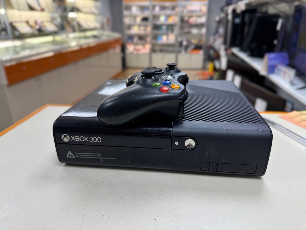 Игровая приставка Xbox 360; Игровая приставка Xbox 360;