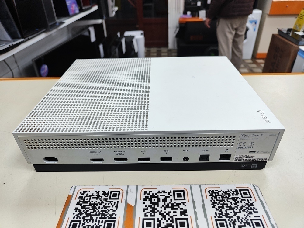 Игровая приставка Xbox One S 500Gb Игровая приставка Xbox One S 500Gb
