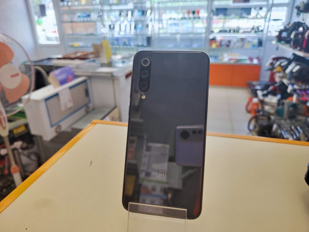 Смартфон Xiaomi MI 9SE 6/64