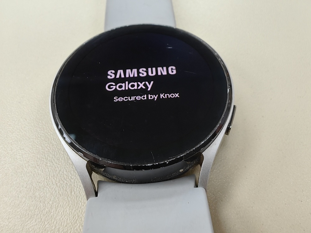 Смарт-часы Samsung Galaxy Watch 4