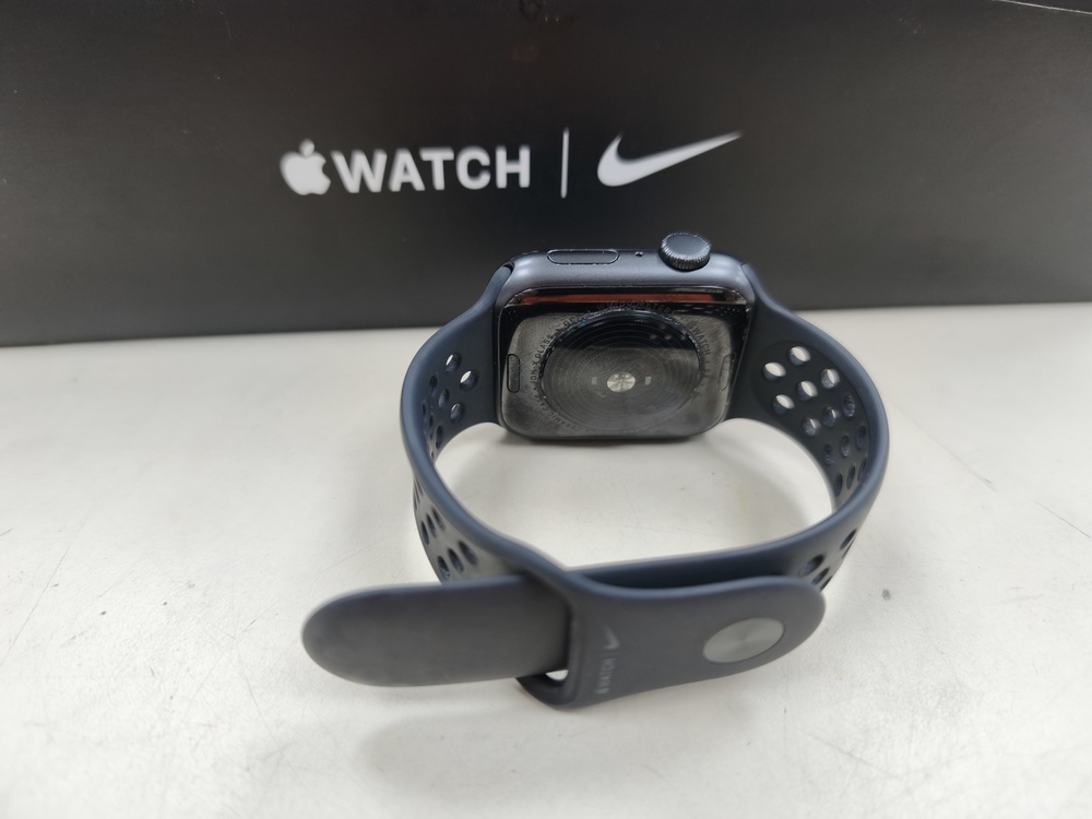 Смарт-часы Apple Watch SE 2020 44mm
