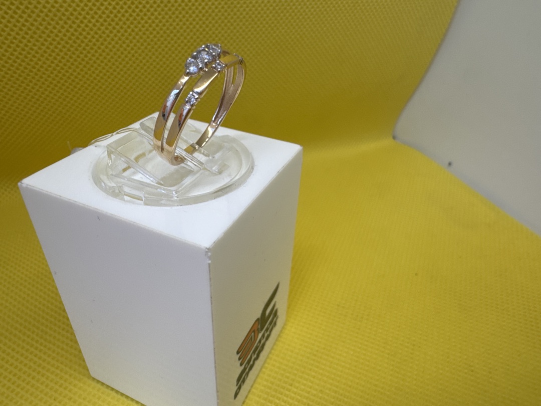 КОЛЬЦО С КАМНЯМИ (Au 585)