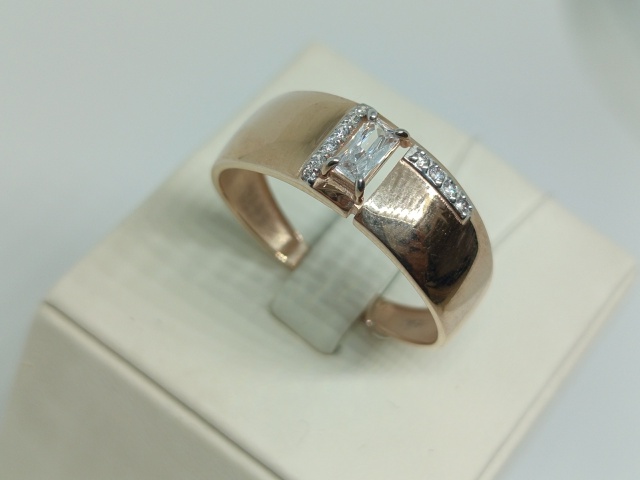 КОЛЬЦО С КАМНЯМИ (Au 585)