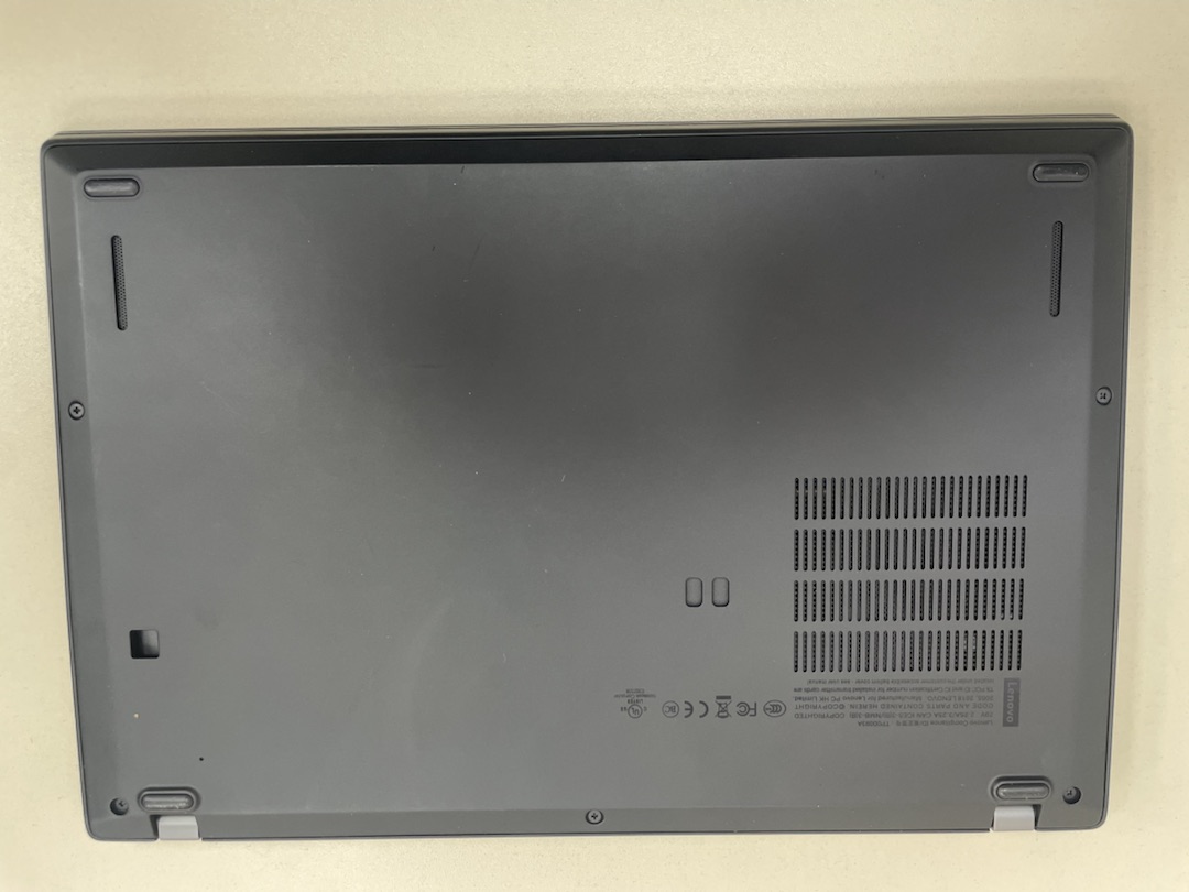 Ноутбук Lenovo; Core i7-8550U, Intel UHD Graphics 620, 16 Гб, 512 GB, Нет