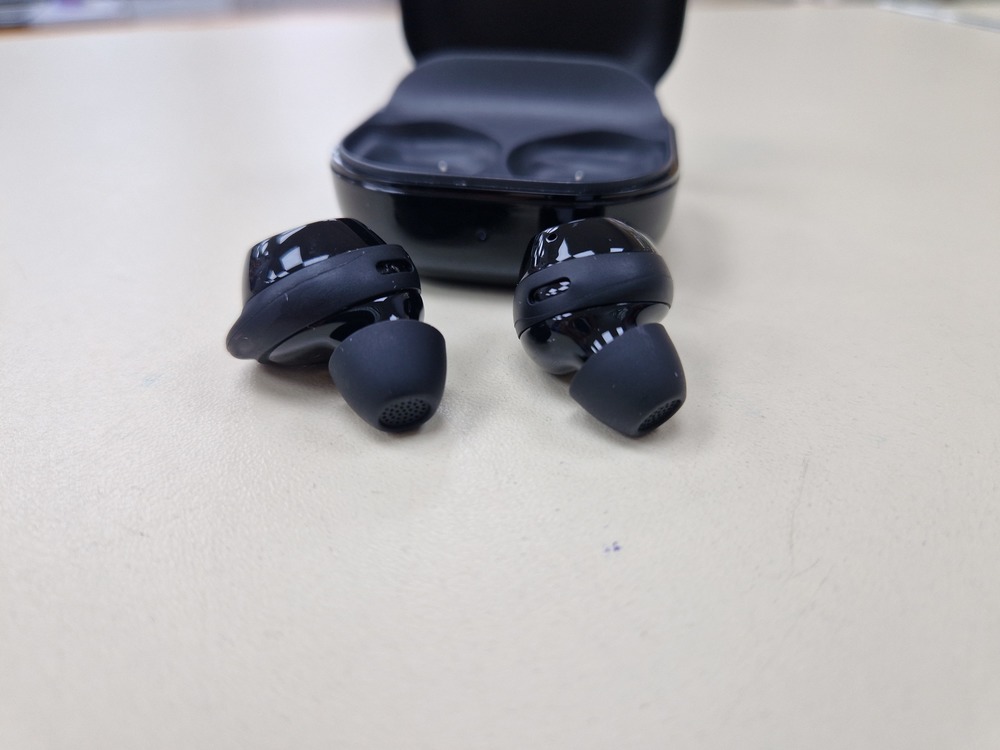 Наушники безпроводные SAMSUNG BUDS