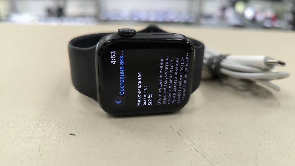 Смарт-часы Apple Watch SE 44mm