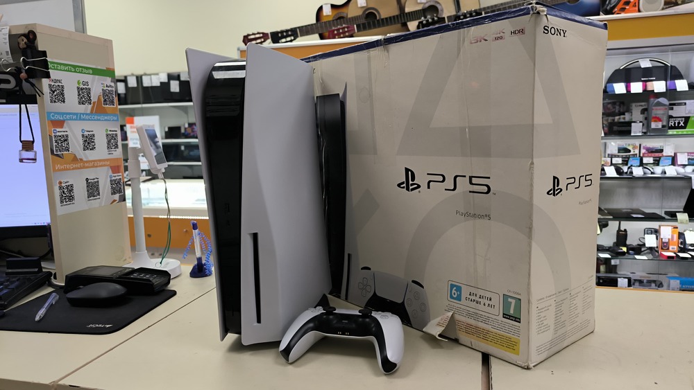 Игровая приставка PlayStation 5 825Gb (С дисководом)