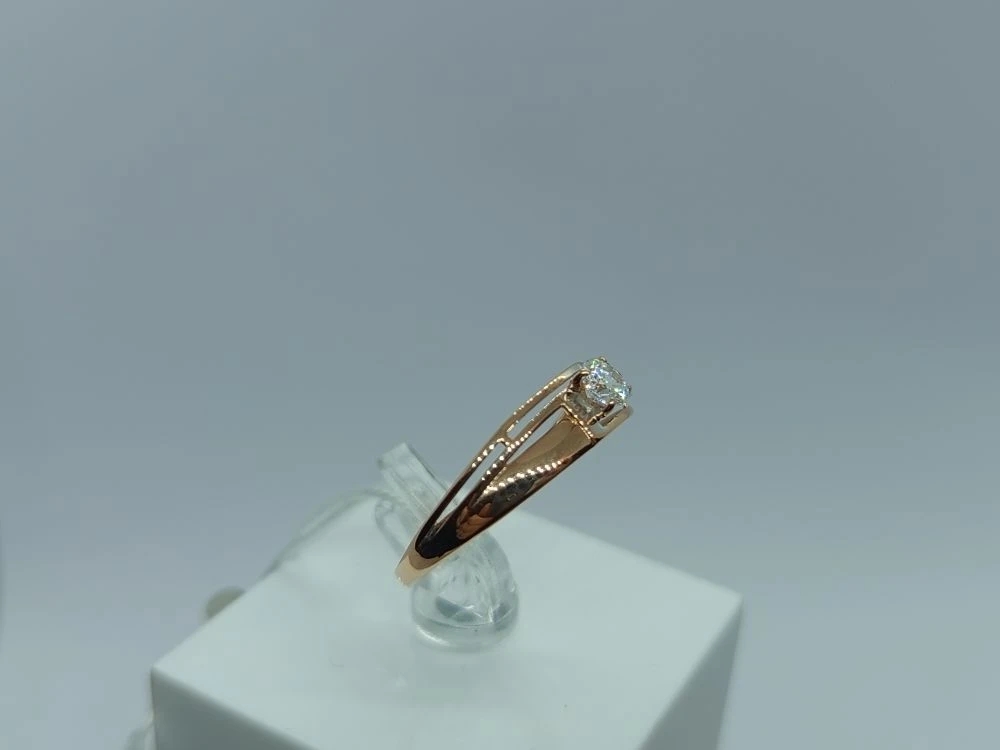 КОЛКМ585 КОЛЬЦО С КАМНЕМ (Au 585)