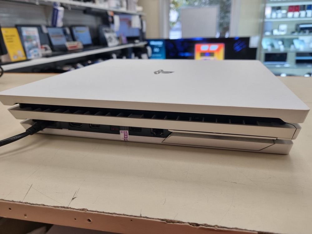 Игровая приставка PlayStation 4 Pro 1Tb Игровая приставка PlayStation 4 Pro 1Tb