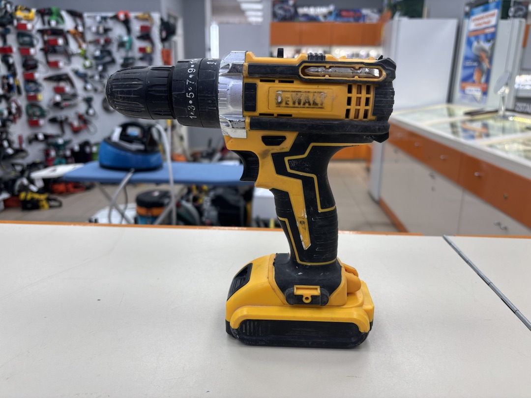 Шуруповерт Dewalt 48V