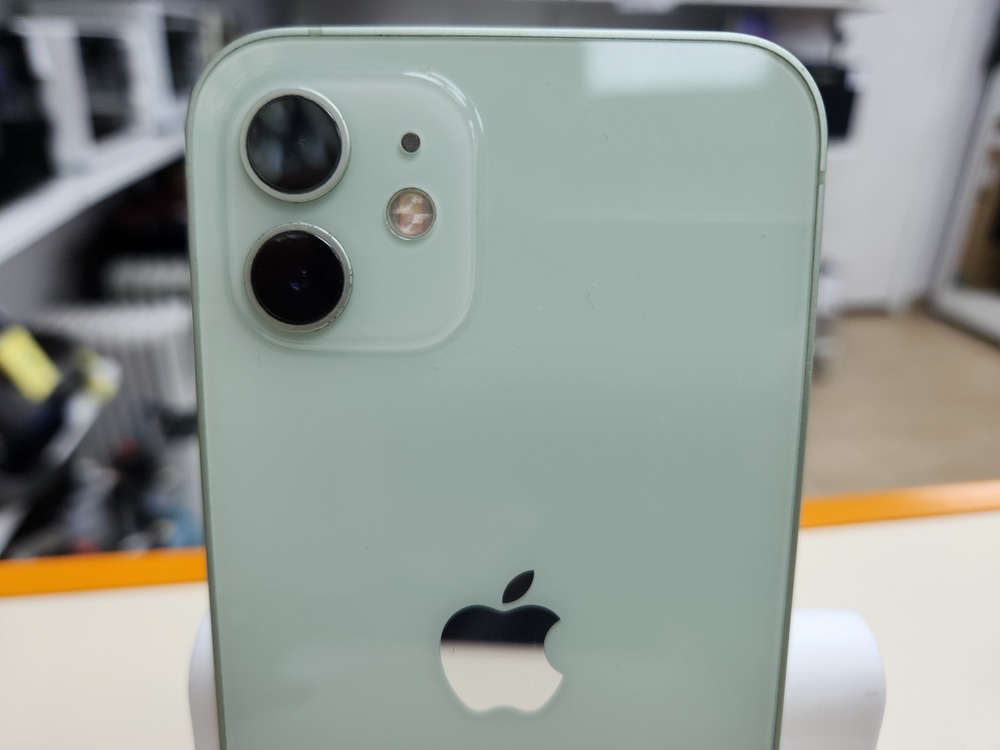 Смартфон Apple iPhone 12 64Gb