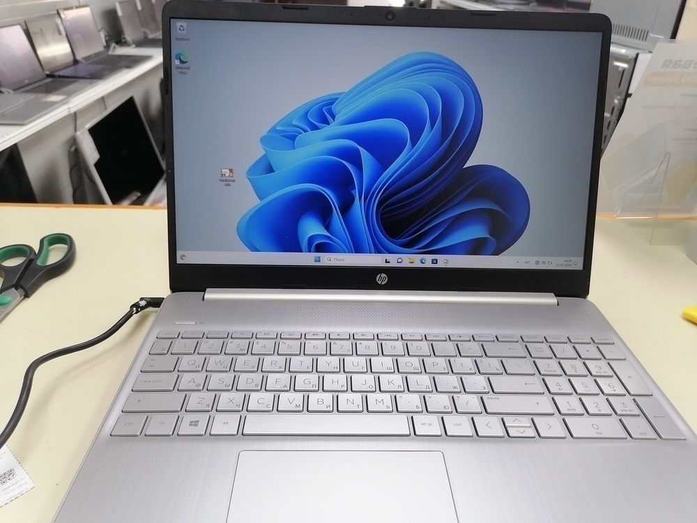 Ноутбук HP; 3-5300U, AMD Graphics, 8 Гб, 256 Гб, Нет