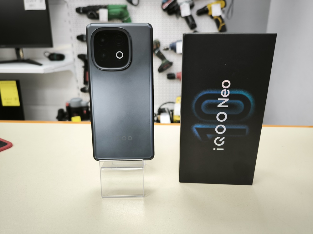 Смартфон Vivo iQOO Neo 10 8/256