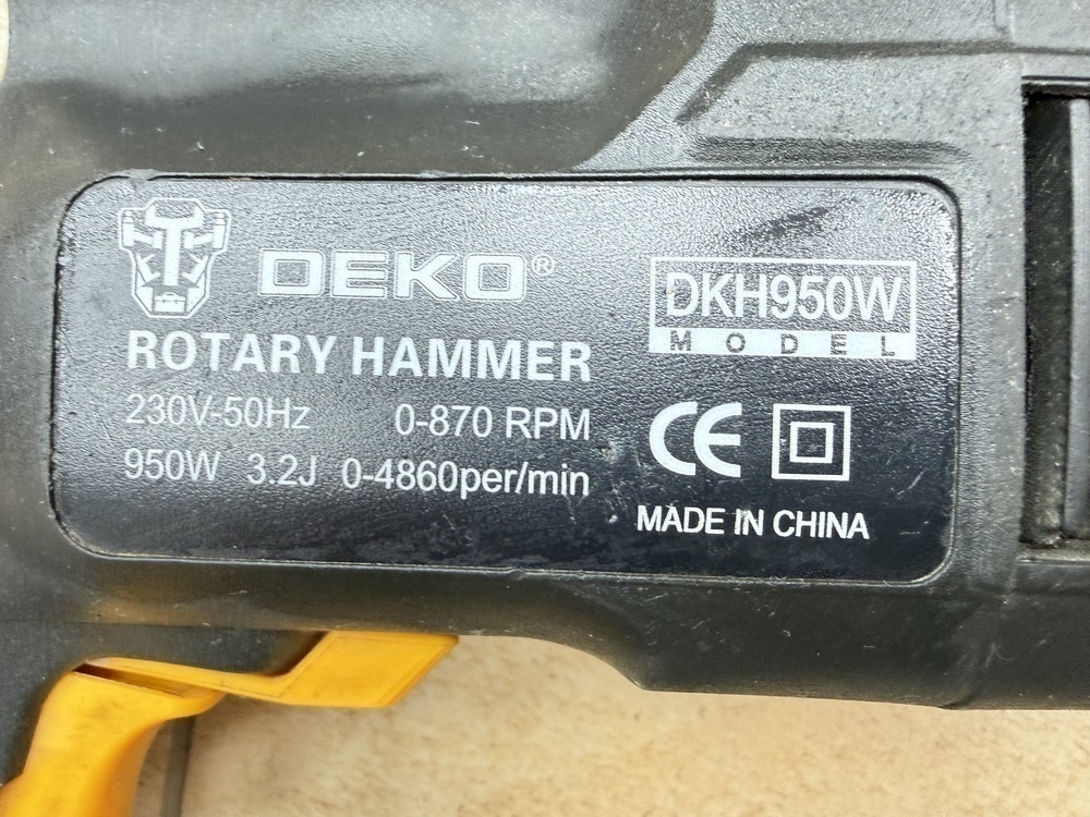 Перфоратор Deko DKH950W