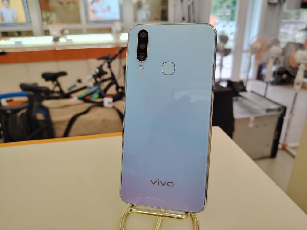 Смартфон Vivo Y17 (1902)