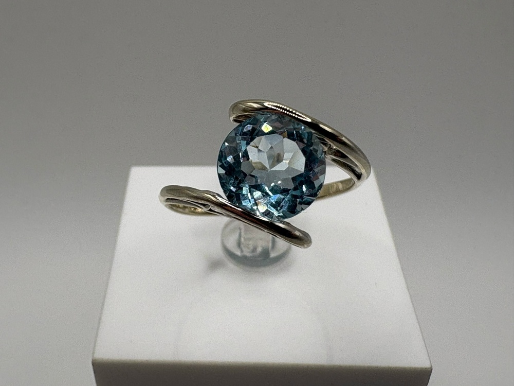 КОЛКМ585 КОЛЬЦО С КАМНЕМ (Au 585)