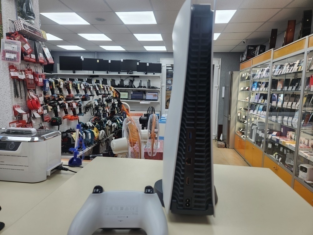 Игровая приставка PlayStation 5 825Gb (С дисководом)