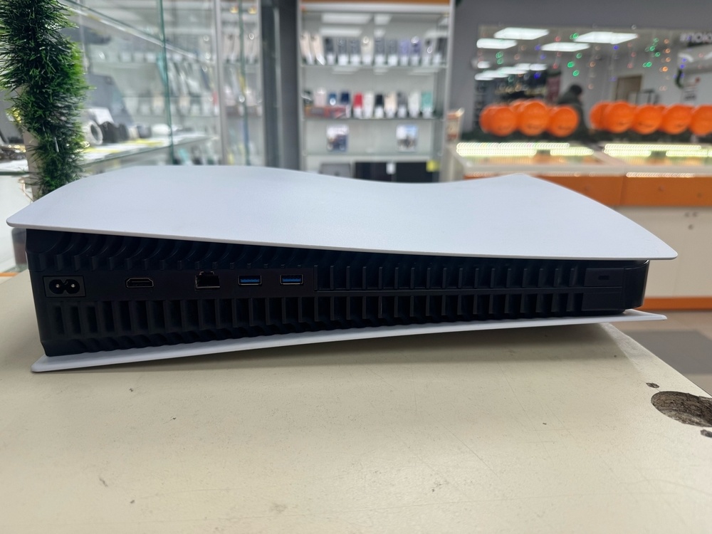 Игровая приставка PlayStation 5 825Gb (С дисководом)