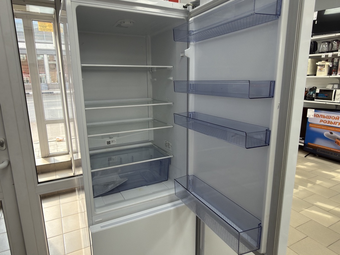 Холодильник Beko RCSK 339M20 W