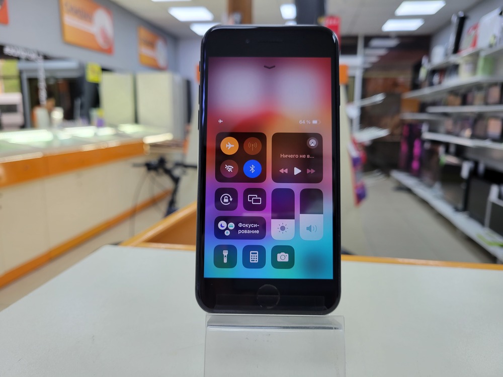 Смартфон Apple iPhone SE 2020 64Gb