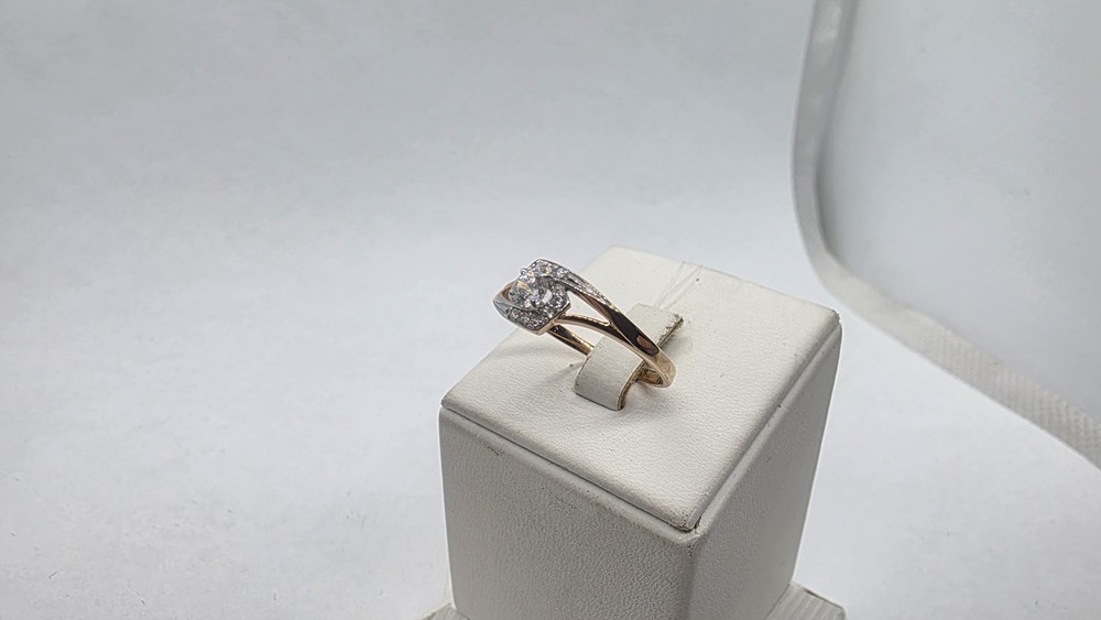 КОЛЬЦО С КАМНЯМИ (Au 585)