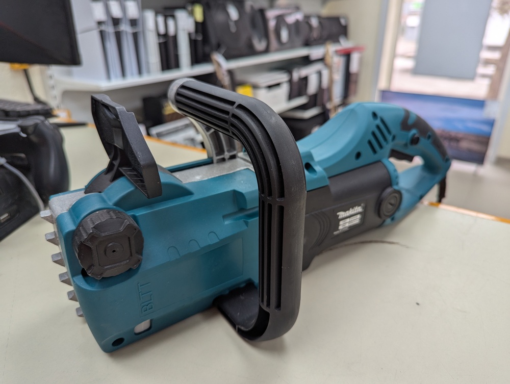 Электропила Makita UC4042ASP