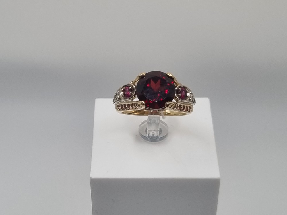 КОЛЬЦО С КАМНЯМИ (Au 585)