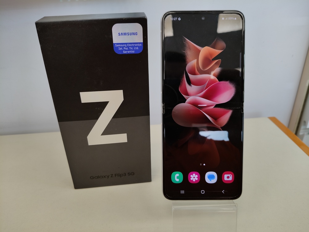 Смартфон Samsung Galaxy Z-Flip 3 8/128