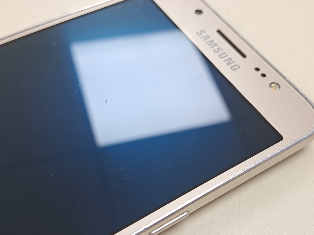 Смартфон Samsung Galaxy J5 2016 2/16