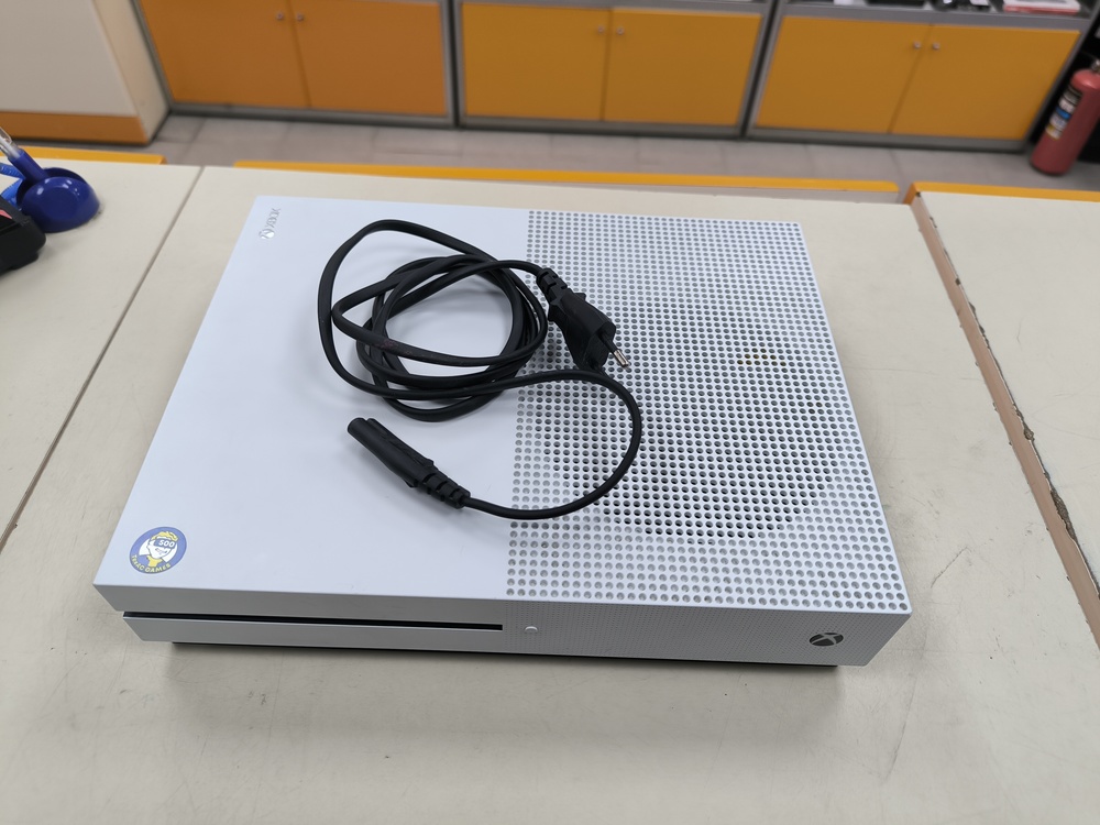 Игровая приставка Xbox One S 500Gb