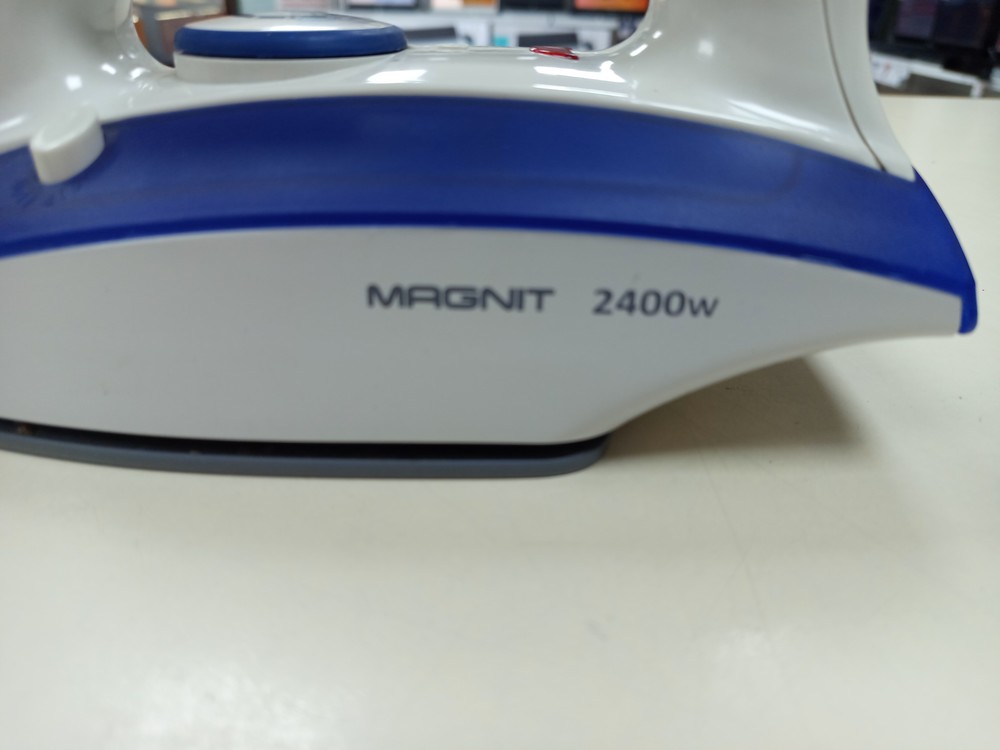 Утюг Magnit RMI-1900
