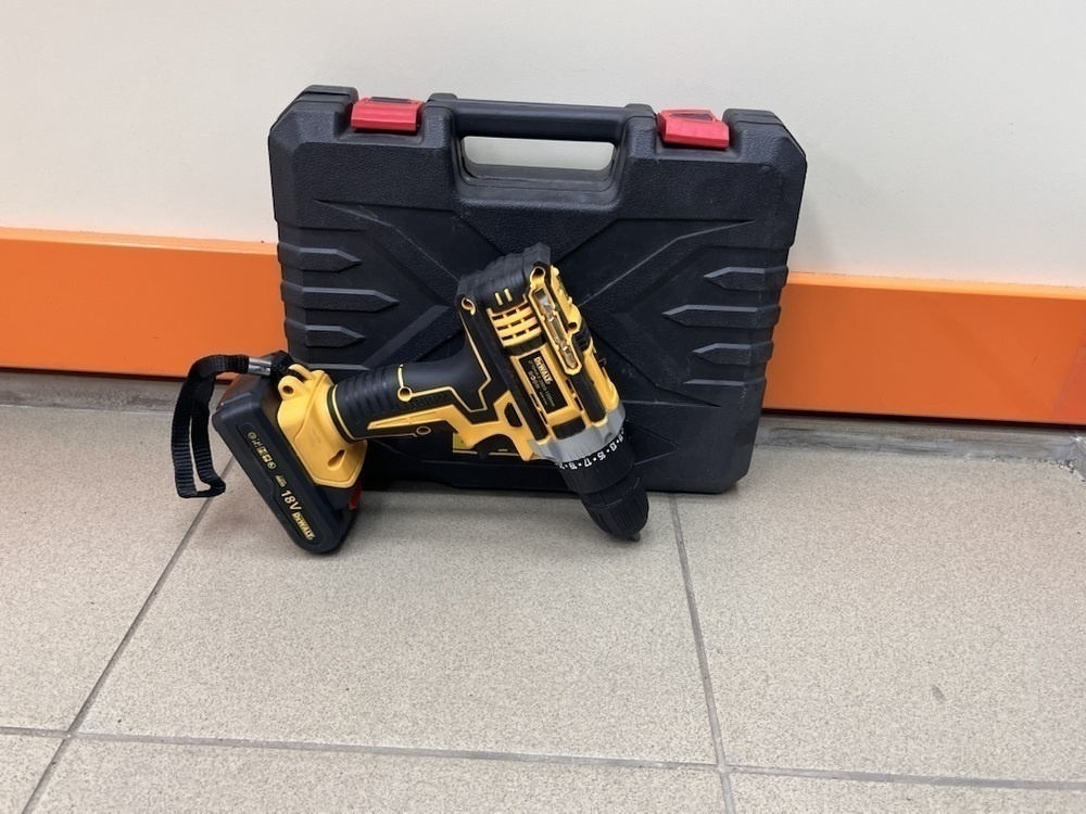 Шуруповерт Dewalt 18V